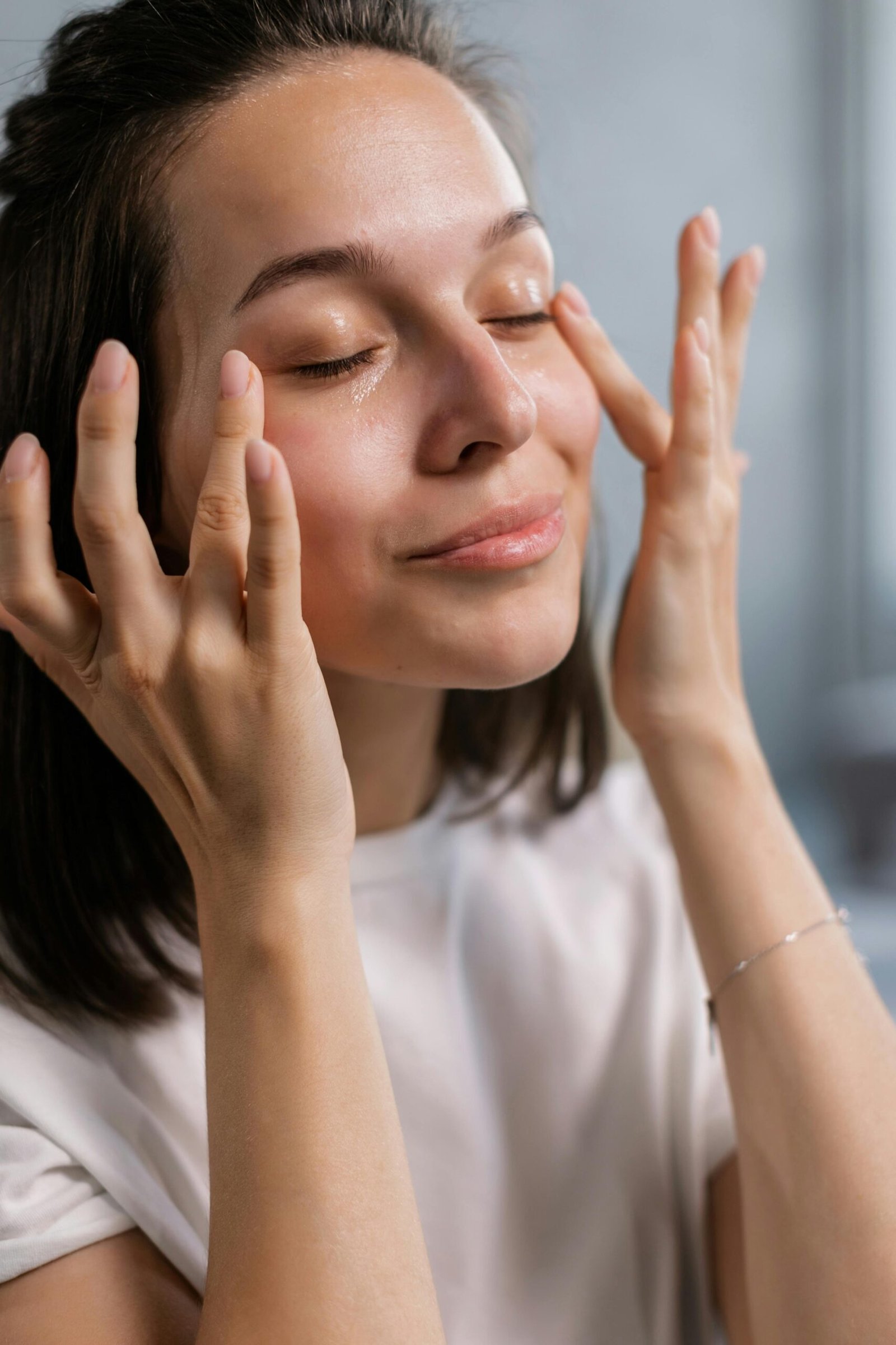 8 Detailed Skincare Tips for a Healthy and Glowing Face